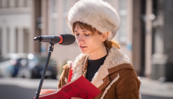 Dzejas lasījumi no Latvijas Radio balkona. Elīna Vendija Rībena